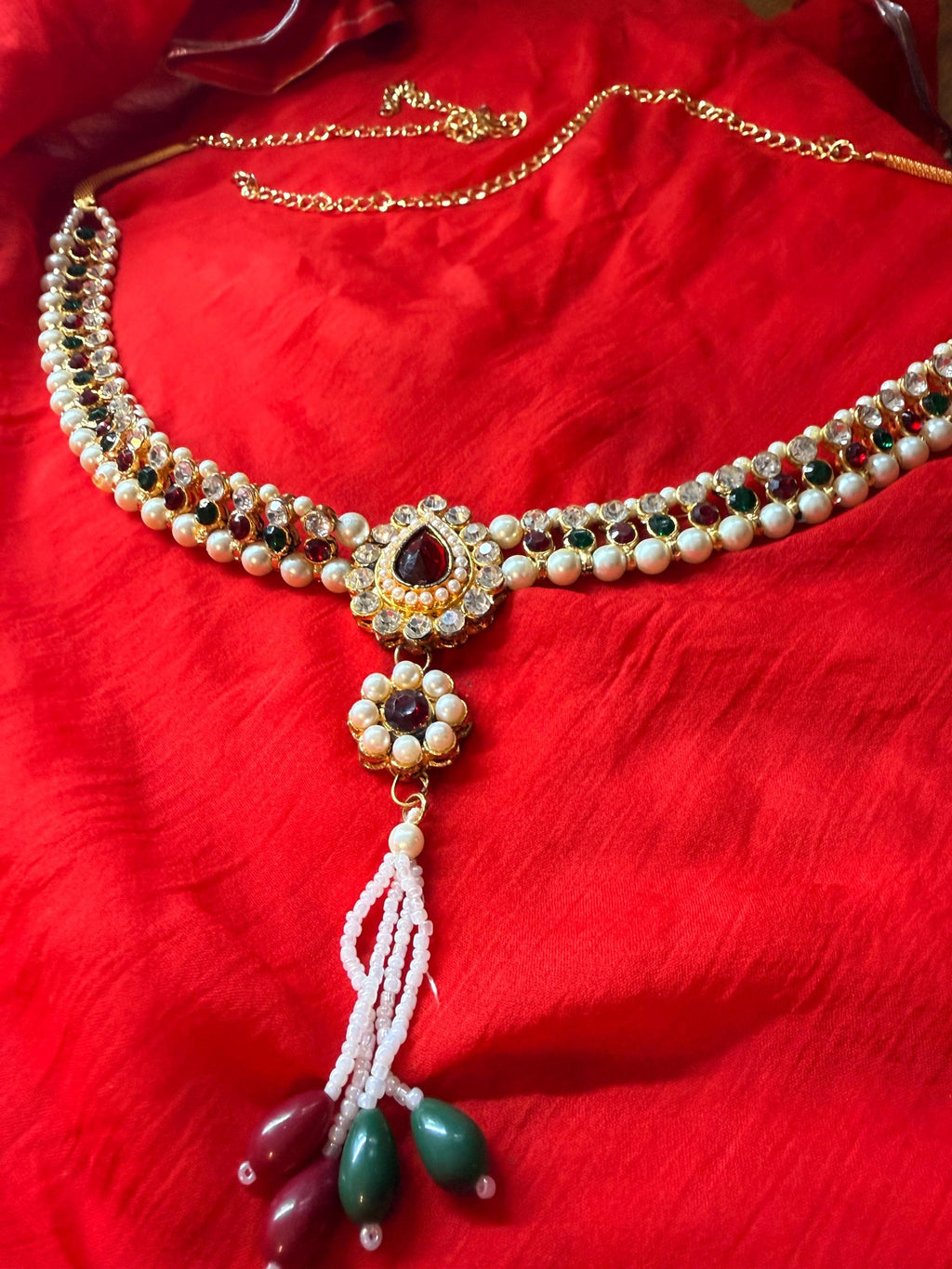 Pearl red and green stone waist belt – center pendant and tassel detail