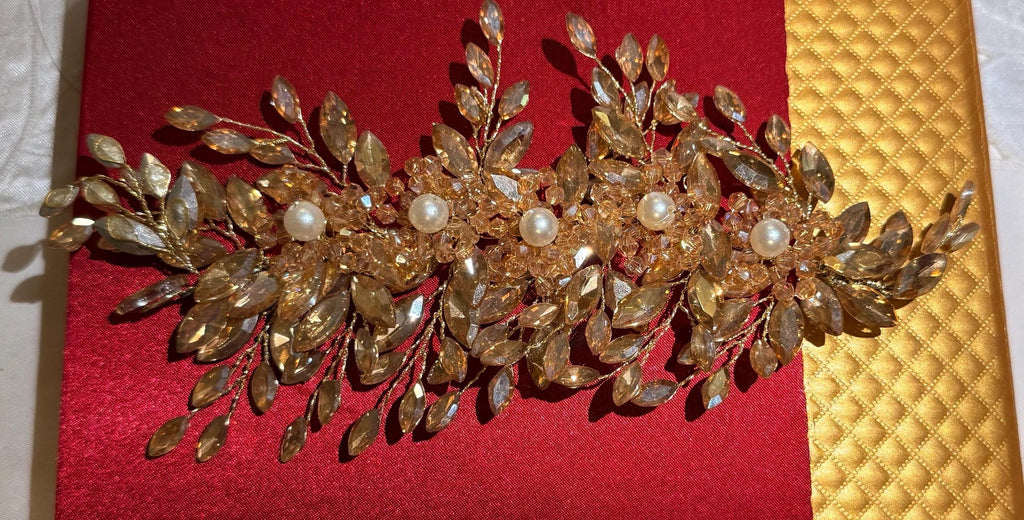 Floral bridal hair comb – artificial flower detail