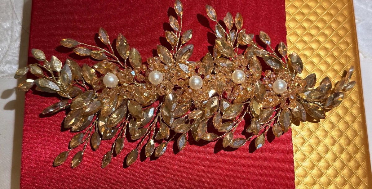 Floral bridal hair comb – artificial flower detail