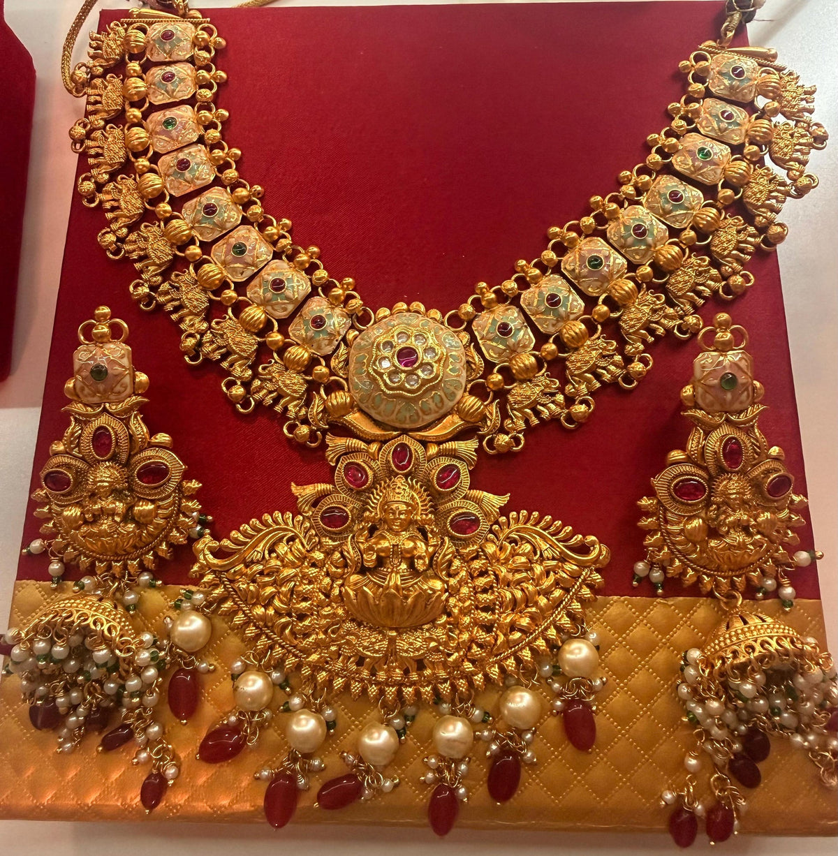 Gold-tone Lakshmi Kundan necklace set – Lakshmi and peacock motif detail