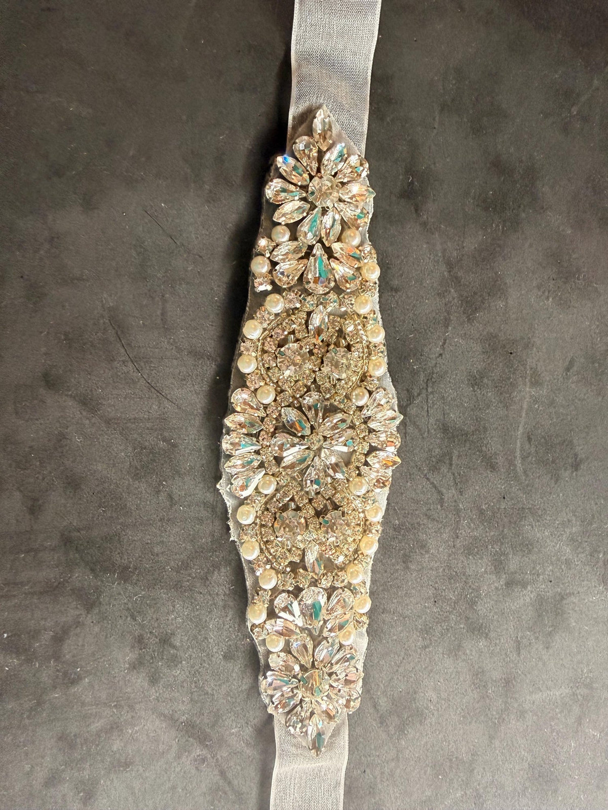 Pink rhinestone and pearl bridal belt – crystal centerpiece detail